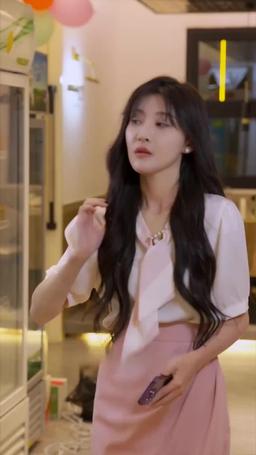 網戀奔現後被總裁掐腰寵 episode 32