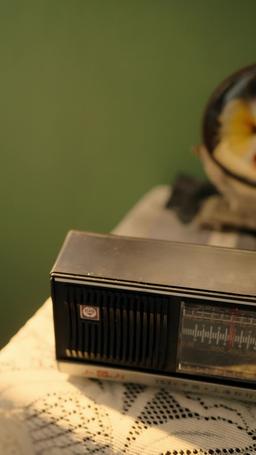 [مدبلج] شريرة السبعينيات وعائلة لا تُقهر episode 1