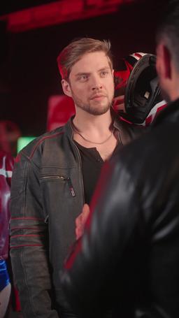 불길 속의 사랑: 내 레이서 의붓오빠 episode 20