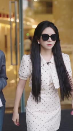 Film Yıldızının Karanlıktaki Kızı episode 28