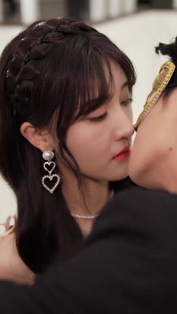 網戀奔現後被總裁掐腰寵 episode 42