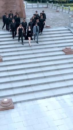 Zengin Ablam Arkamda episode 1