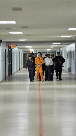 더 어저스터 episode 24