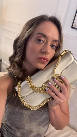 Bajo la Máscara de Mi Esposo CEO episode 10