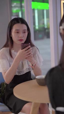 網戀奔現後被總裁掐腰寵 episode 51