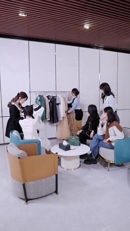 Oddio! La Moglie Della Superstar Lavora Qui episode 35