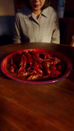 [مدبلج] شريرة السبعينيات وعائلة لا تُقهر episode 25