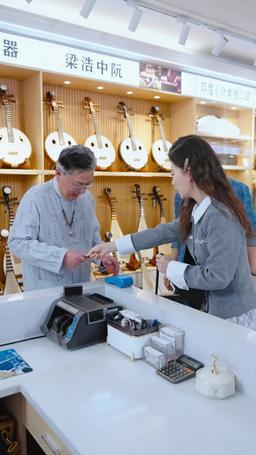 أصبحت الفتاة السمينة جميلة وقوية بعد أن ارتبطت بالنظام episode 36