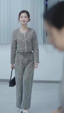 أصبحت الفتاة السمينة جميلة وقوية بعد أن ارتبطت بالنظام episode 57