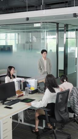 Vendetta e grazia: la moglie adorata del milionario episode 52