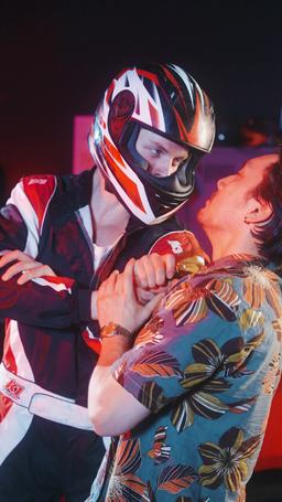 불길 속의 사랑: 내 레이서 의붓오빠 episode 6