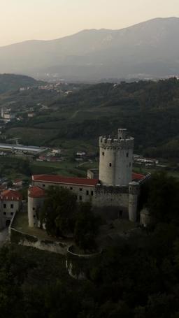 Destinada ao Alfa Proibido episode 13