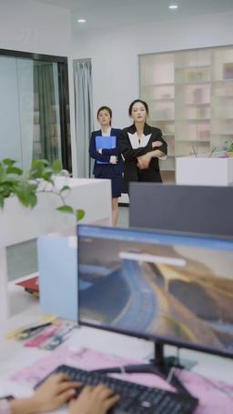 踹翻渣男後，首富千金馬甲藏不住了 episode 82