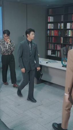 破產後我成了死對頭的秘書 episode 74