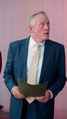 Queen Bee schlägt zurück episode 52