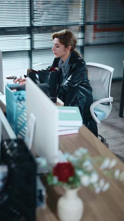 Örtülü Arzular episode 53