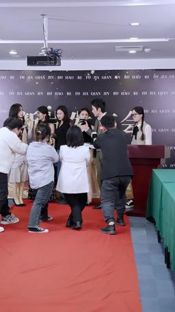 Oddio! La Moglie Della Superstar Lavora Qui episode 51