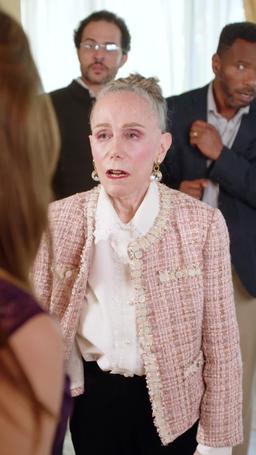 La mamá reina manda episode 33