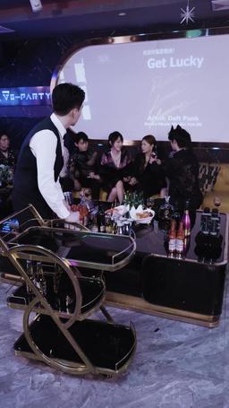 Pıraktik Kız ve Genç Adam episode 2