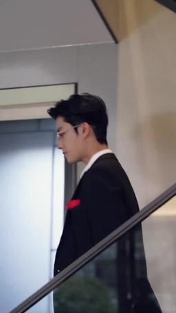 網戀奔現後被總裁掐腰寵 episode 40