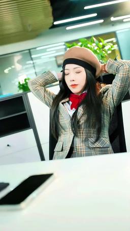 Mrs. Strauss Is Not An Intern episode 25