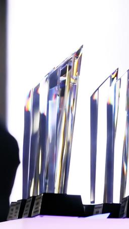 스포트라이트 너머의 눈물 episode 1