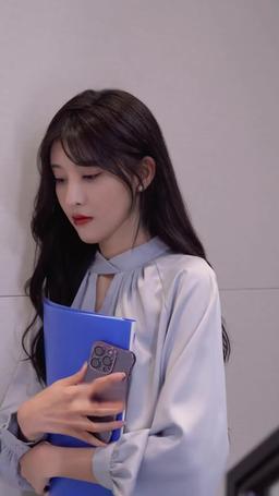 網戀奔現後被總裁掐腰寵 episode 58