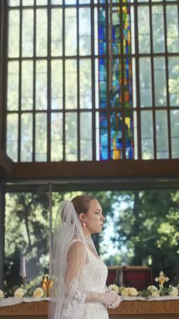 Związana honorem trailer