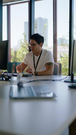 クビになった後、 敵社で逆襲を誓う episode 3