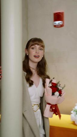 E vissi felice e miliardaria trailer