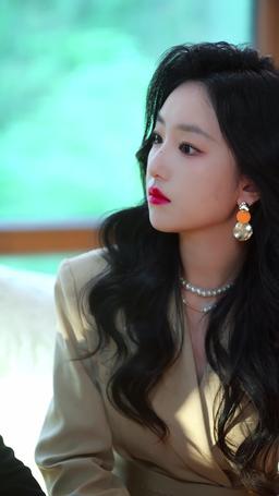 مطلقة، وفية، ومسيطرة episode 76