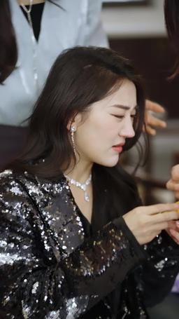 Oddio! La Moglie Della Superstar Lavora Qui episode 3