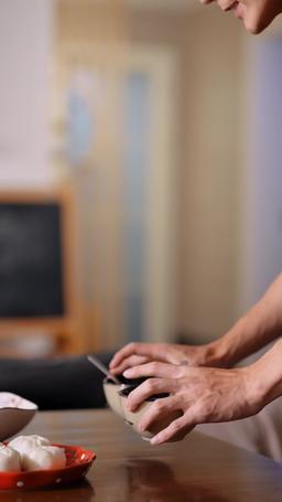 Hanya Ingin Jadi Sekretaris, Malah Jadi Istri Bos episode 14