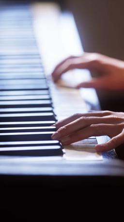 L'affascinante modello è un AD miliardario trailer