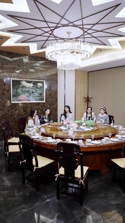 Oddio! La Moglie Della Superstar Lavora Qui episode 16