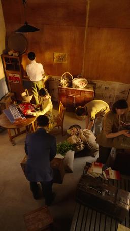 [مدبلج] شريرة السبعينيات وعائلة لا تُقهر episode 14