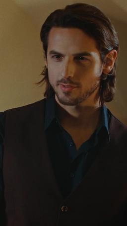 Deseada por dos: el vampiro y el cazador episode 9