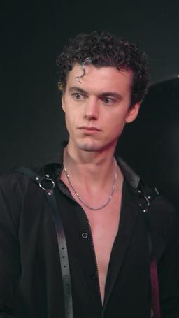 Sangue e Prata: A Ascensão da Companheira Rejeitada do Alfa episode 4