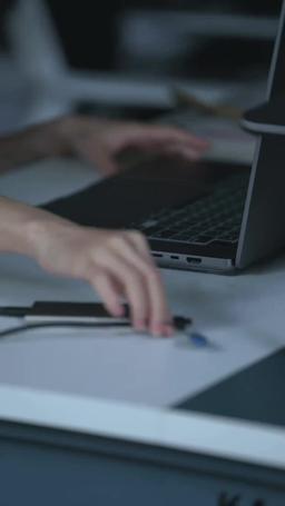 網戀奔現後被總裁掐腰寵 episode 24