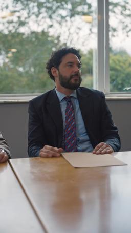 Bajo la Máscara de Mi Esposo CEO episode 52