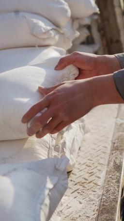 الأب الحارس يفرض هيبته episode 1