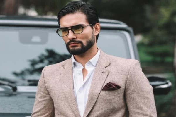 Actor Jonathan Agudelo como Nicolas Santos el CEO del Grupo Santos