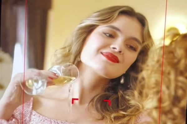 Actriz Giulia Montovanig como Beatriz Ardila