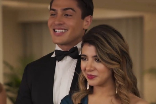 Actriz Manuela Berg como Abril Calle