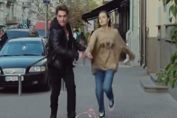 Amor a toda velocidad serie corta