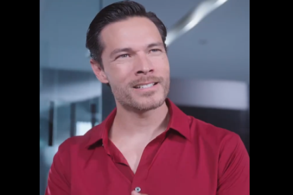 Corriste a un Genio Tech pelicula completa