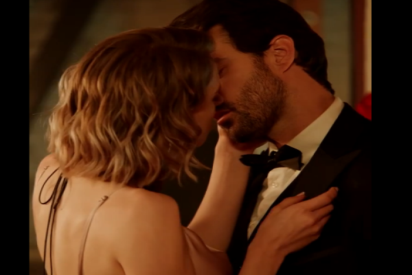 El plan del jefe para volver a casarse con su ex Easton Black