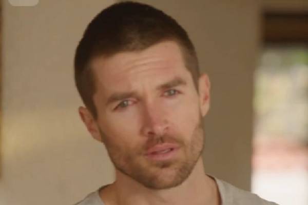 Rey de la Prisión Encubierto Troy Poe actor