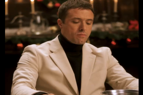 Dinero Armas y Feliz Navidad amor