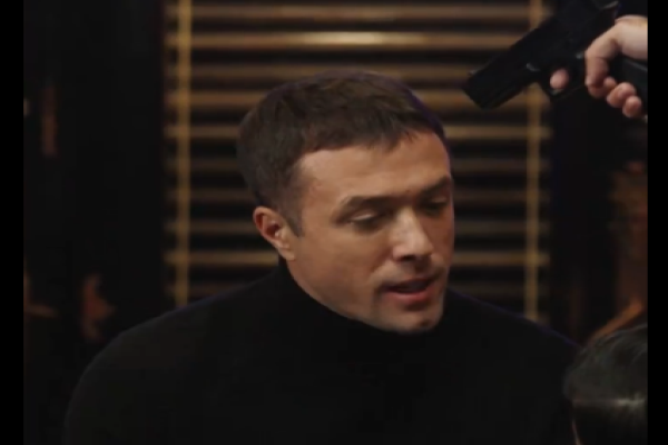 Dinero Armas y Feliz Navidad completo en español